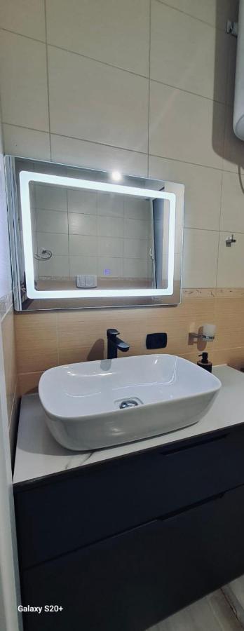 Avi - Daily Rent Apartment Tirana Exterior foto